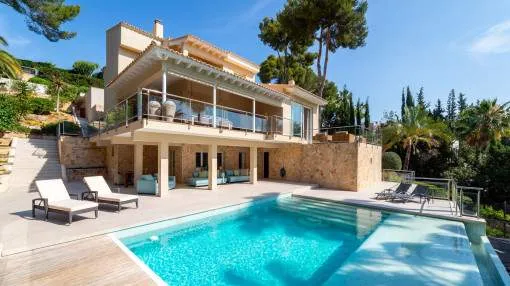 Family friendly villa located directly on the golf course of Son Vida with pool and first class views over the court