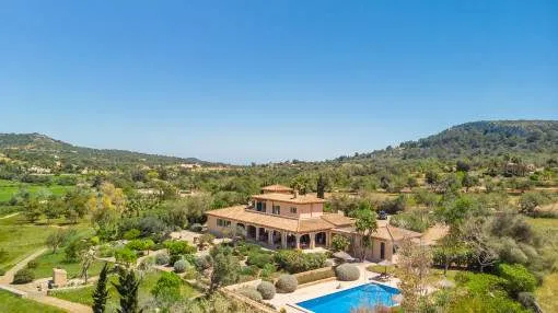 Charming finca-property on Hamburger Hill with panoramic views of the church of Cas Concos as far as the Tramuntana