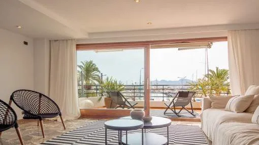 Enchanting duplex-apartment on the sea: Luxurious lifestyle in Port Pollença on the marina and close to the sandy beach