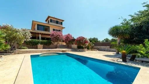 Villa with large pool and sea views in Sa Cabaneta