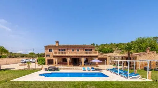 Mediterranean natural-stone finca with touristic rental licence, pool and wonderful sweeping views near to Porto Cristo