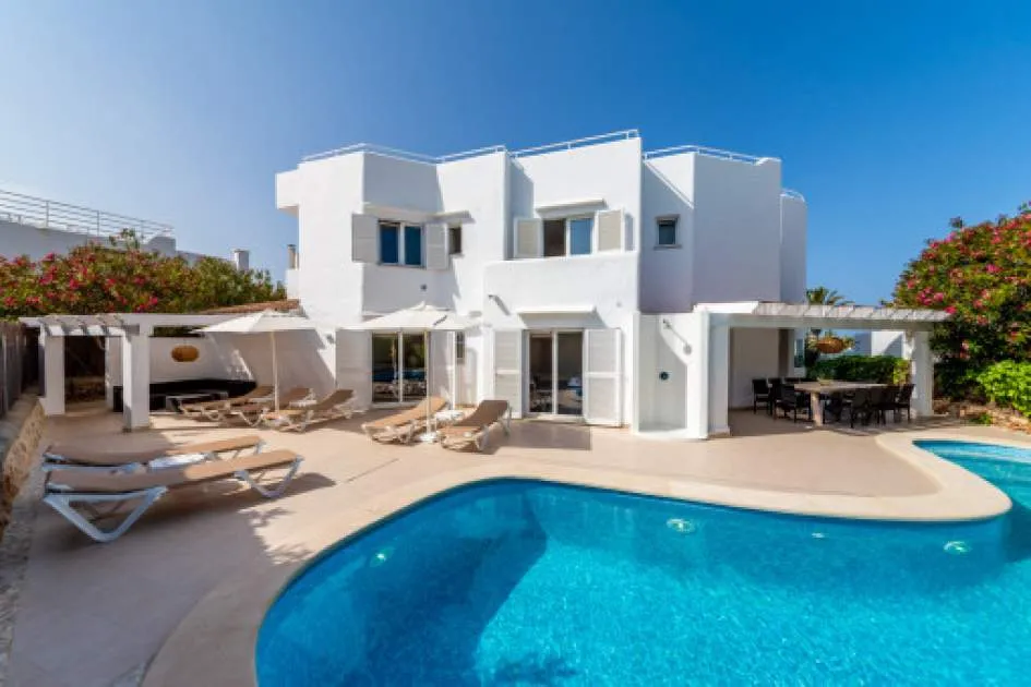 Wonderful villa with pool and touristic rental licence on the 2nd sea line in Cala d'Or