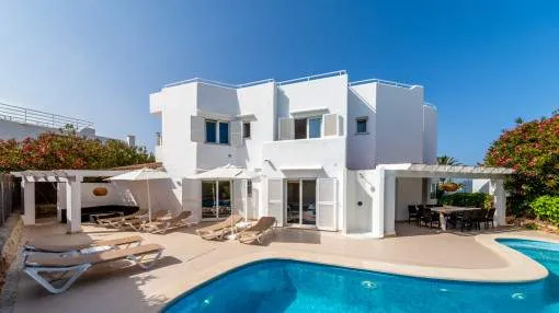 Wonderful villa with pool and touristic rental licence on the 2nd sea line in Cala d'Or