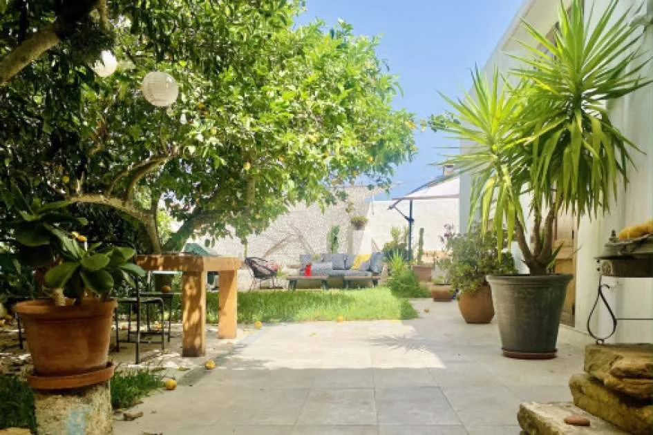 Charming, impressive town-house with touristic rental licence and enchanting garden in the heart of Felanitx