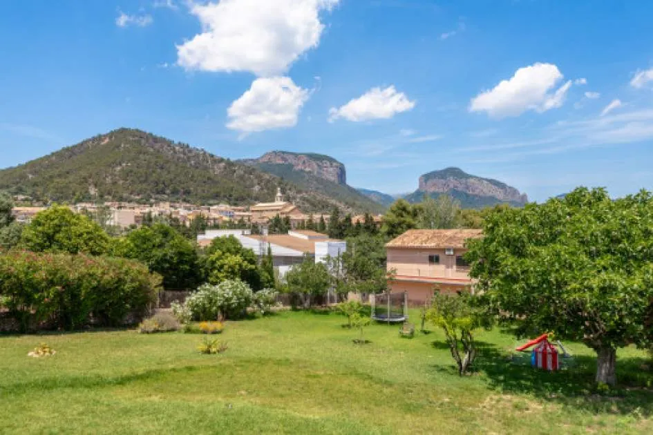 Finca with enchanting views within walking distance of the market-square in Alaró