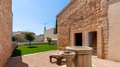 Wonderfully-renovated, spacious town-house with pool and garden in Alaró Wonderfully-renovated, spacious town-house with pool and garden in Alaró