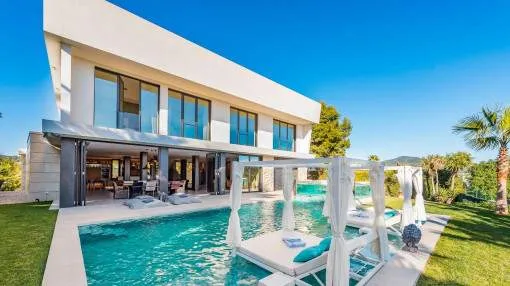 Exclusive luxury villa with fantastic views and flat plot in Santa Ponsa Exclusive luxury villa with fantastic views and flat plot in Santa Ponsa