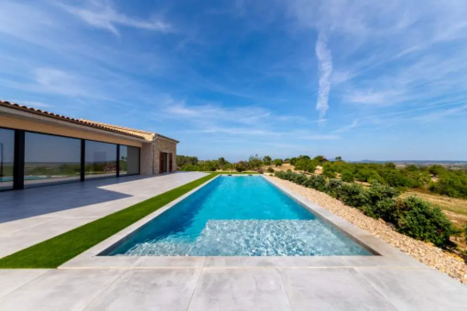 Newly-built finca in central Mallorca with wonderful sweeping views