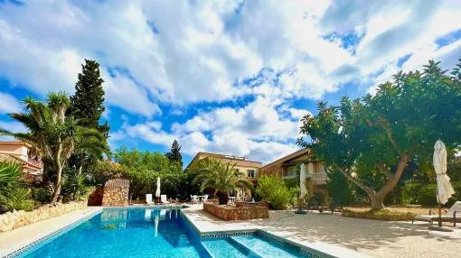 Exquisite villa with 6 individual apartments and touristic rental licence in Ses Palmeras Exquisite villa with 6 individual apartments and touristic rental licence in Ses Palmeras