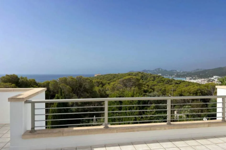 Exceptionally peacefully located single-family townhouse with a pool and sea view near Cala Ratjada