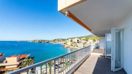Renovated apartment with fantastic sea views very close to the beach of Cala Mayor