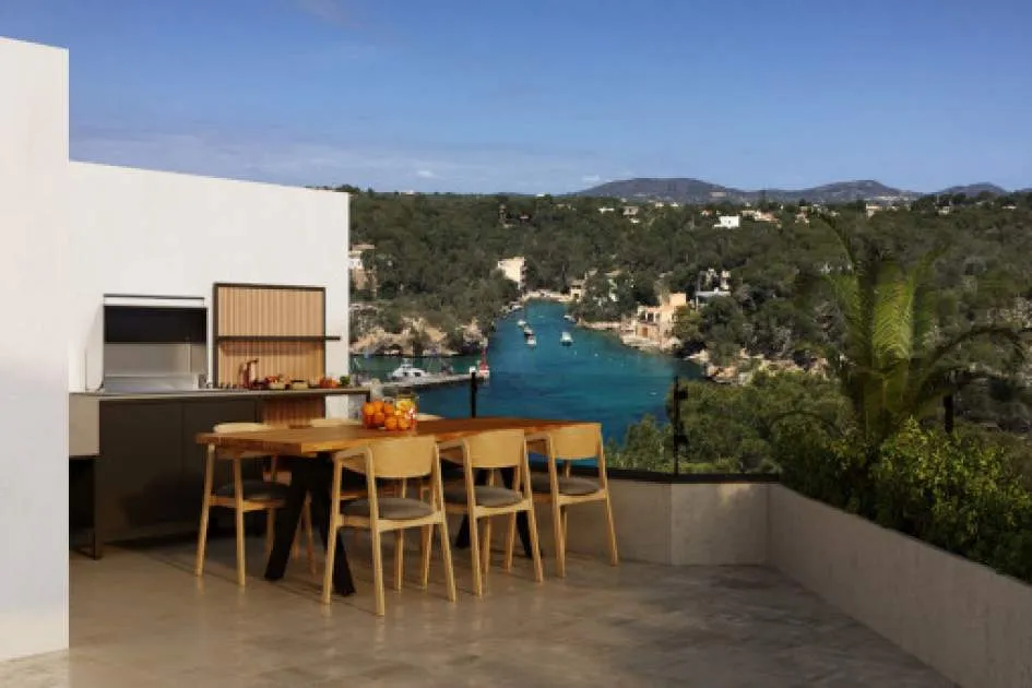 Villa requiring renovation offering great potential in a wonderful location in Cala Figuera