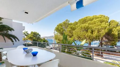 Apartment with wonderful views of the sea and the communal pool in a desirable location in Santa Ponsa
