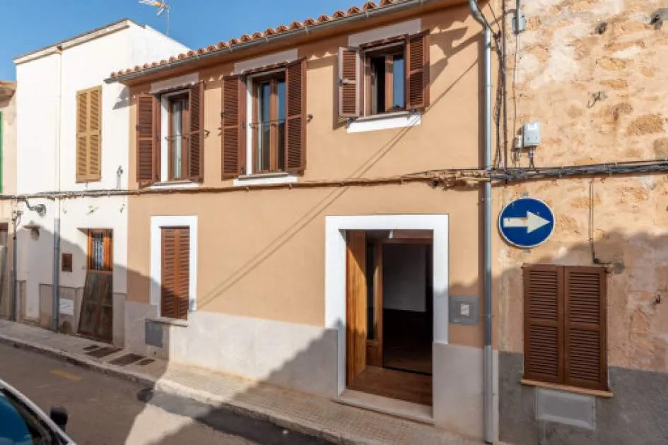 Completely renovated, modern town-house in Llucmajor