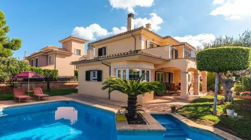 Mediterranean, detached house in a popular residential area in Puig de Ros