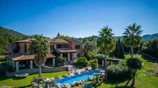 Large, high quality sea-view finca with pool, tennis court and touristic rental license in Alcudia