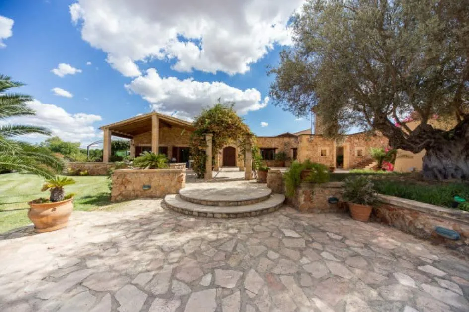 Impressive 40,000 sqm country estate with facilities for sport horses in Sa Casa Blanca