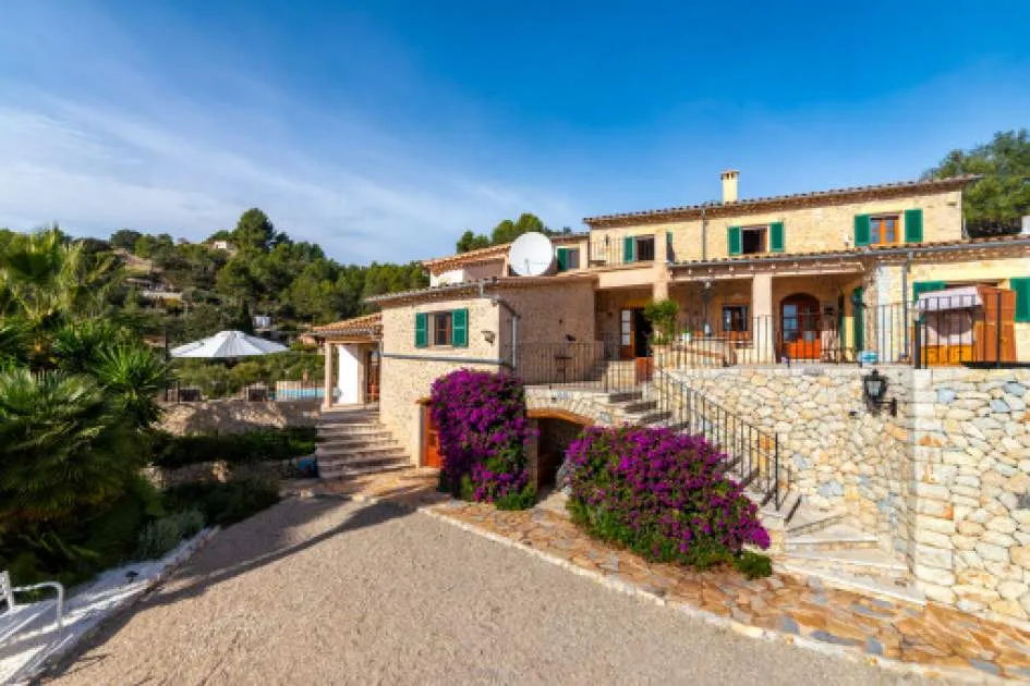 High-quality, completely renovated Mallorcan finca with breathtaking panoramic sea views in Galilea