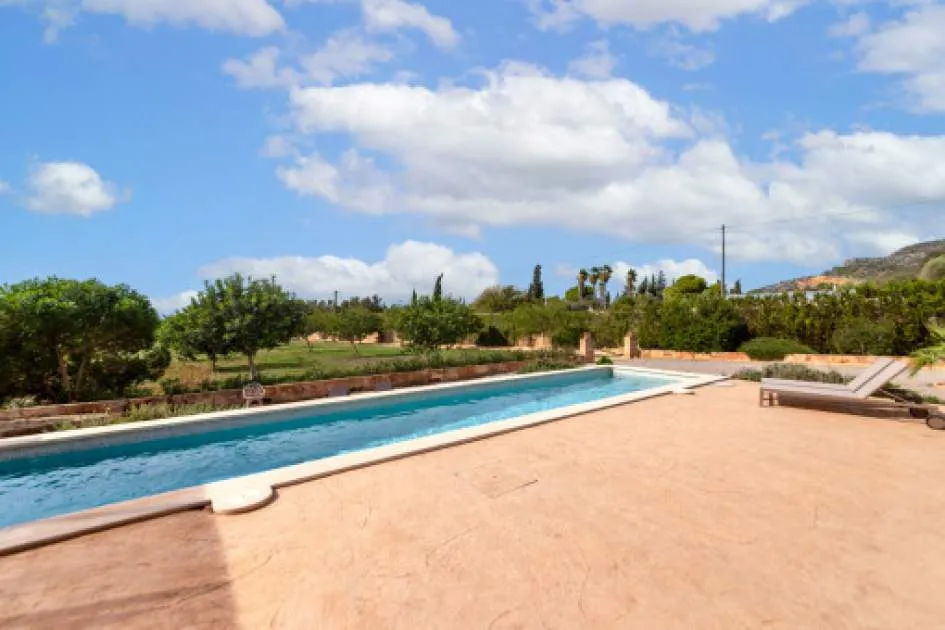 Enchanting natural-stone finca with pool and views of the 'Witch Mountain' in Llucmajor
