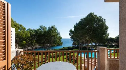 Enchanting apartment on the 1st sea line only a few metres from the beach in Portocolom
