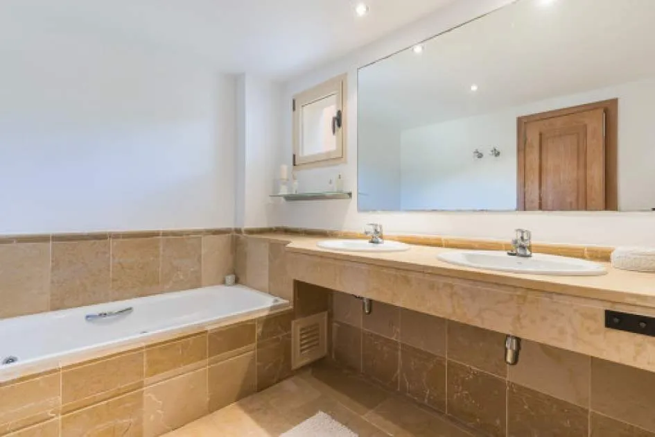 Bright garden-apartment directly on the Santa Ponsa golf course