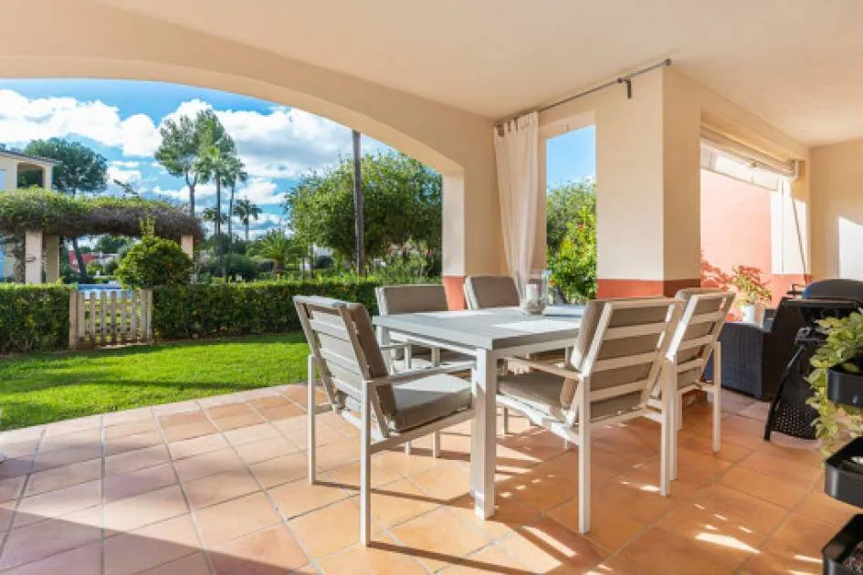 Bright garden-apartment directly on the Santa Ponsa golf course
