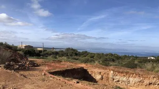 Unique building plot on the outskirts of Colonia de Sant Pere at the foot of the Puig de Ferrutx with views of the bay of Alcudia and the mountains
