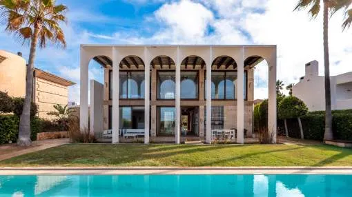 Elegant villa in first sea line in Son Veri Nou with views over the bay of Palma