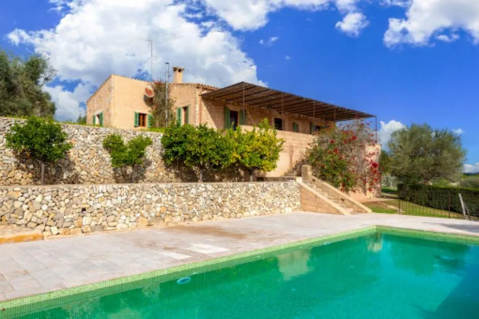 Stylishly-furnished traditional finca between Arta and Sant Llorenc with panoramic views, ample privacy and modern comfort for rent from November to May