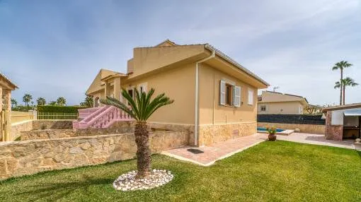 Chalet quietly located in Playa de Muro with pool and holiday rental licence