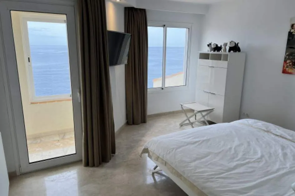The pure sound of the sea! Renovated apartment on the first sea line in Nova Santa Ponsa