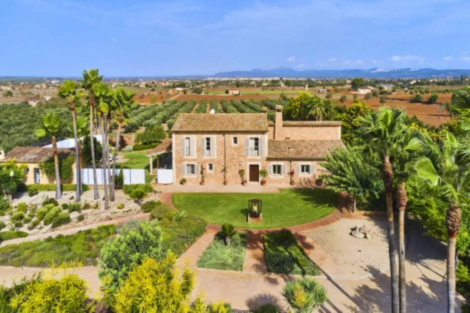 Unique, stately finca-property with pool and private olive grove between Santanyi and Campos