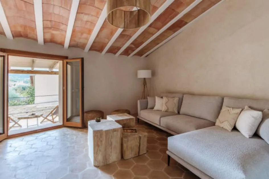 Beautifully renovated village-house in the center of Alaró