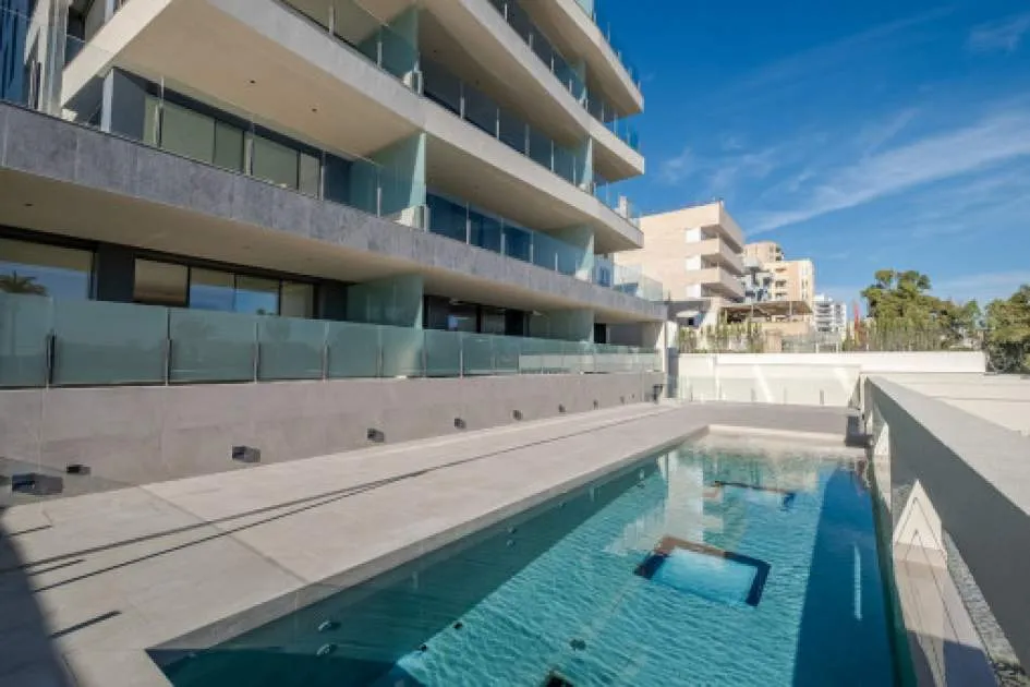 Luxurious, newly-constructed apartment with private garden and views of the harbour of Palma