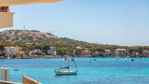 Completely refurbished apartment with high-quality design in first sea line in Santa Ponsa
