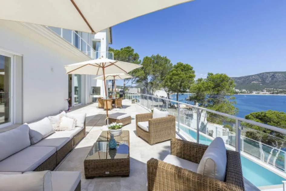 The pure sound of the sea - Mediterranean villa on the 1st sea line near Palmanova