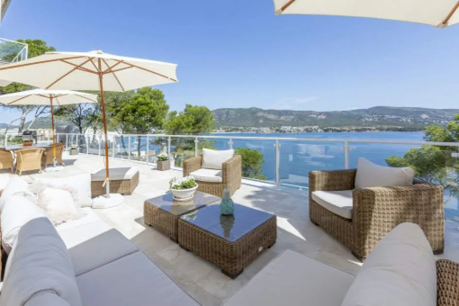 The pure sound of the sea - Mediterranean villa on the 1st sea line near Palmanova