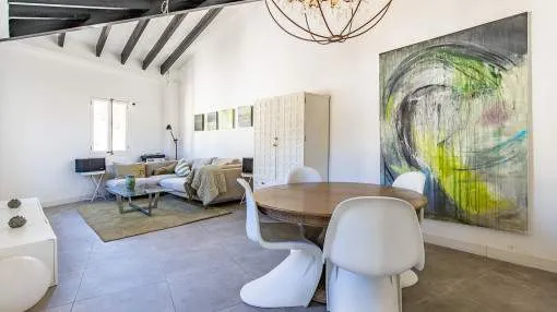 Townhouse with private roof terrace and views to the Tramuntana mountain range with a lot of potential in Andratx Townhouse with private roof terrace and views to the Tramuntana mountain range with a lot of potential in Andratx