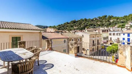 Urban townhouse with private roof terrace and views over the Tramuntana mountains, in the heart of Andratx