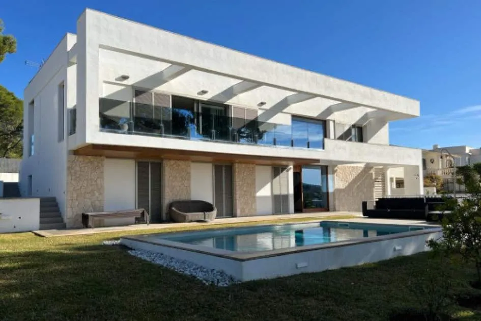 Modern villa with unique design and sun flooded rooms in Cala Vinyas available from 1st of September