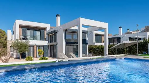 Modern villa with pool and beautiful garden in a quiet location in Cala Murada