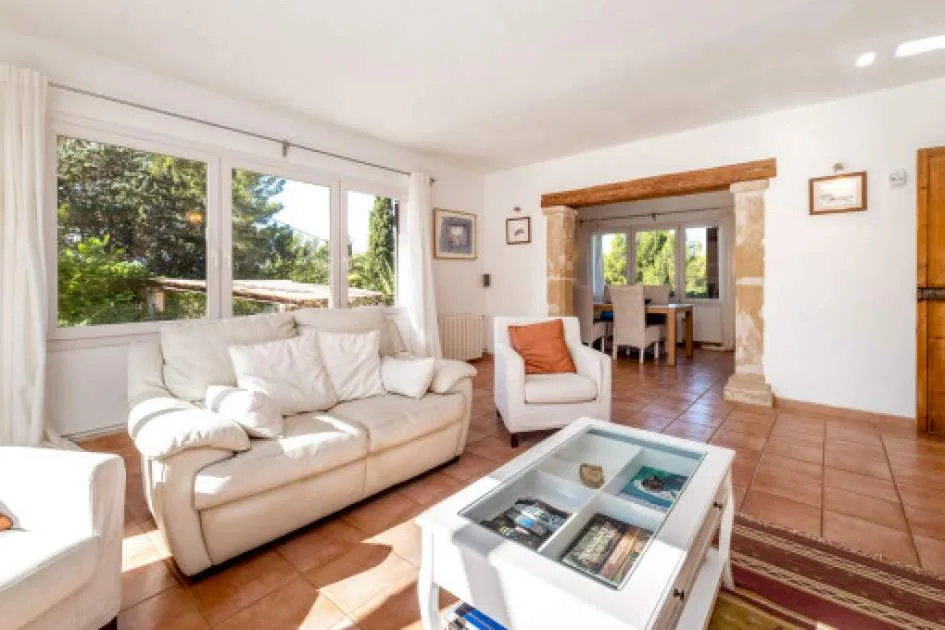 Villa close to the beach with ample green areas in Santa Ponsa