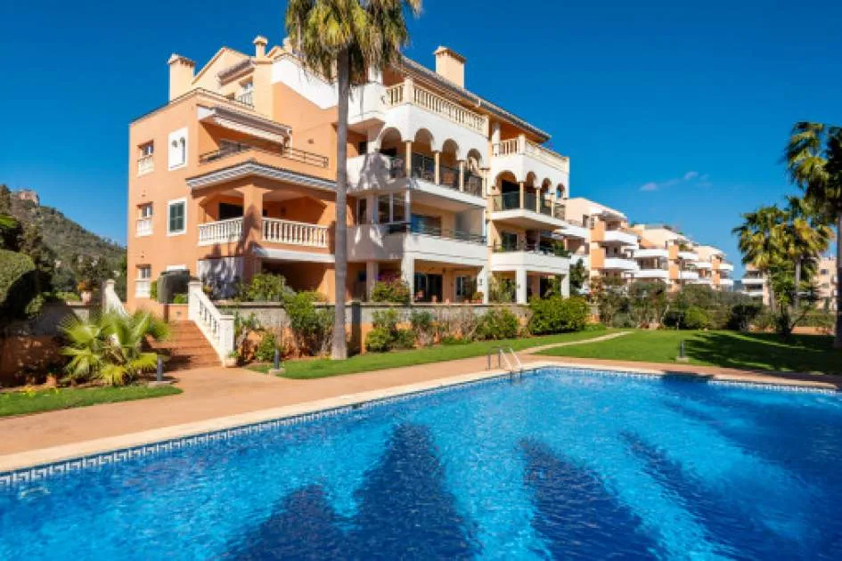 Beautiful apartment in quiet, modern residential complex with large pool in Cala Millor