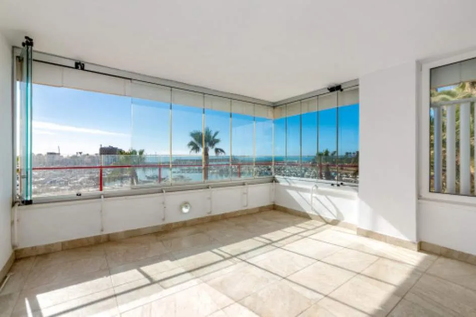 Unfurnished apartment in Portixol with fantastic sea views