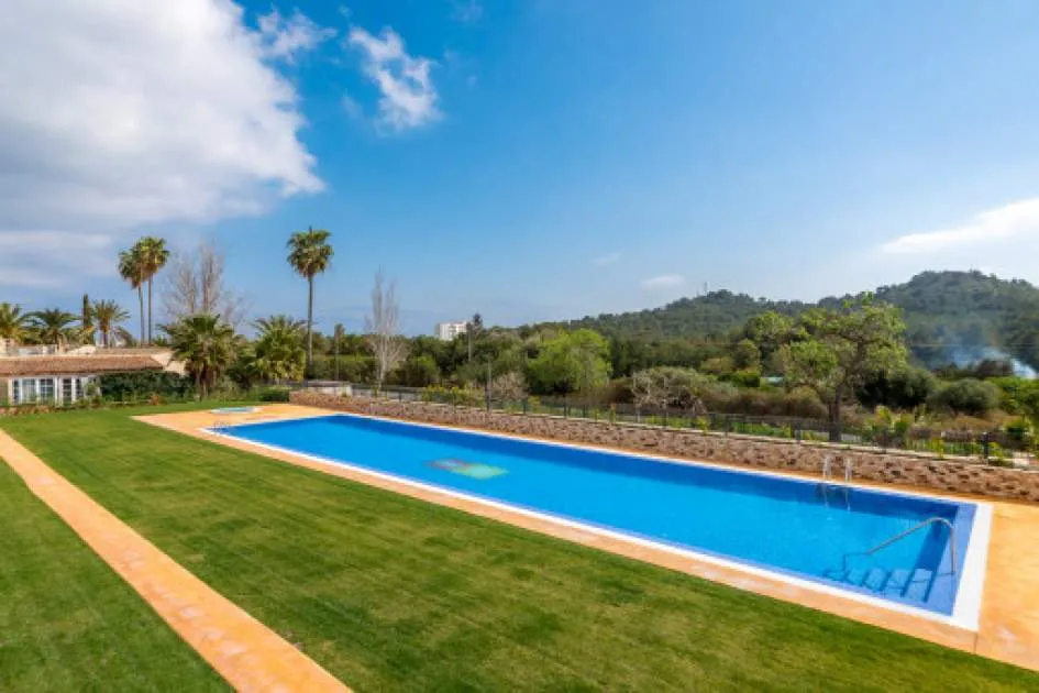 First-class top floor apartment with sea views and pool for first occupancy in Font de Sa Cala