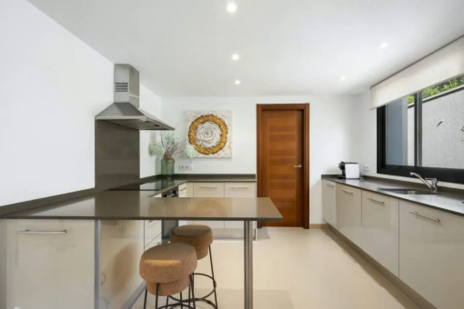 Designer-apartment with 4 bedrooms in a luxurious residential community Camp de Mar