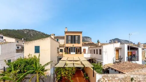 Outstanding village-house with garage and garden in Alaró