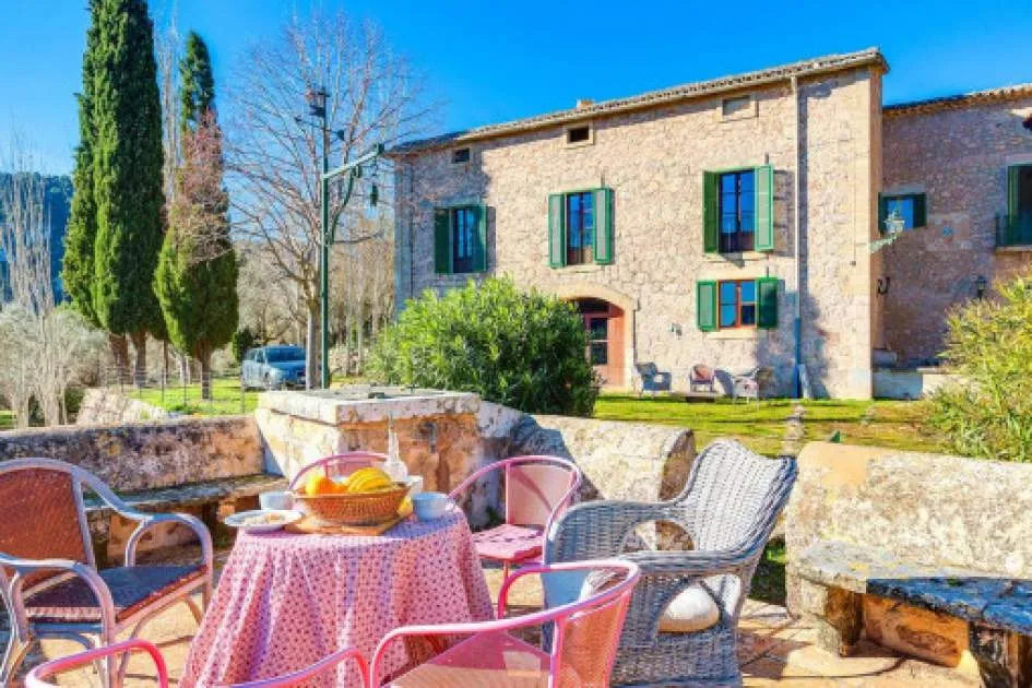 Enjoy absolute tranquillity in a historic manor house in the middle of the Tramuntana