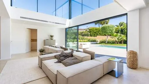 Exclusive villa located on a large plot with perfect south-west orientation in Nova Santa Ponsa Exclusive villa located on a large plot with perfect south-west orientation in Nova Santa Ponsa