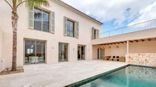 High quality, newly-built town-house with pool, roof terrace and garage in a privileged location in Ses Salines